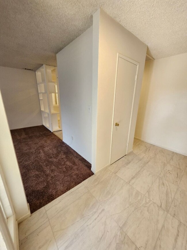 Building Photo - Newly Renovated! Spacious 4-Bed, 2-Bath Ho...