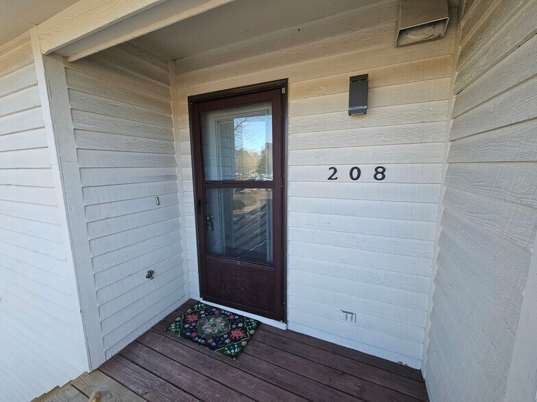 Building Photo - 1507 Military Cutoff Rd