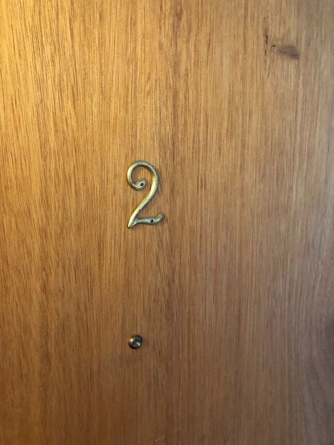 Building Photo - Stunning 2BR Queen Anne Victorian in East Rock | Bay Windows | In-Unit W/D | Parking Included