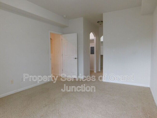 Building Photo - 2464 Thunder Mountain Drive