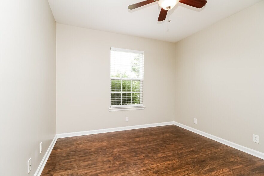 Building Photo - 2013 St Andrews Dr