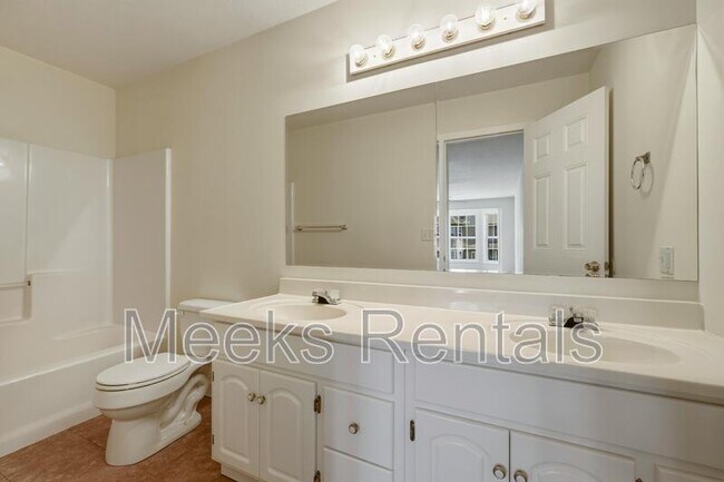 Building Photo - 40 Ariel Dr