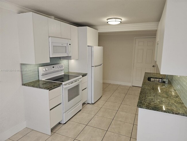 Building Photo - 651 SW 66th Ave