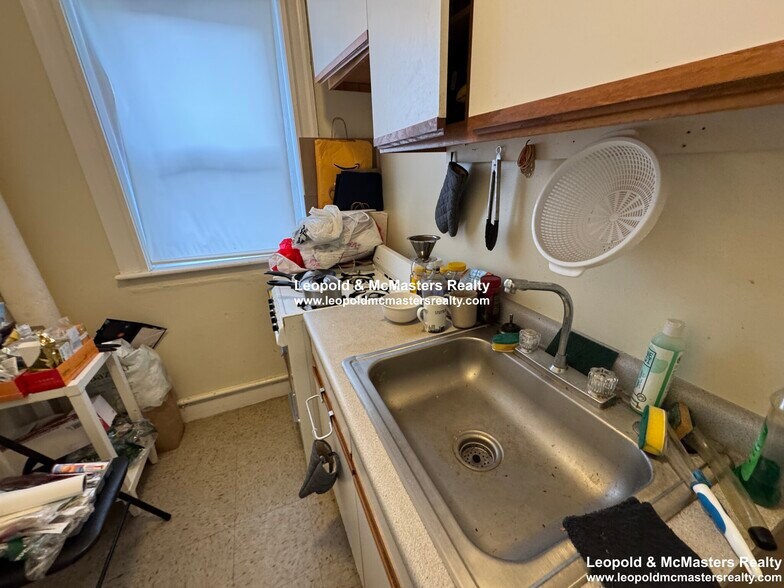 Building Photo - 8 Woodstock Ave