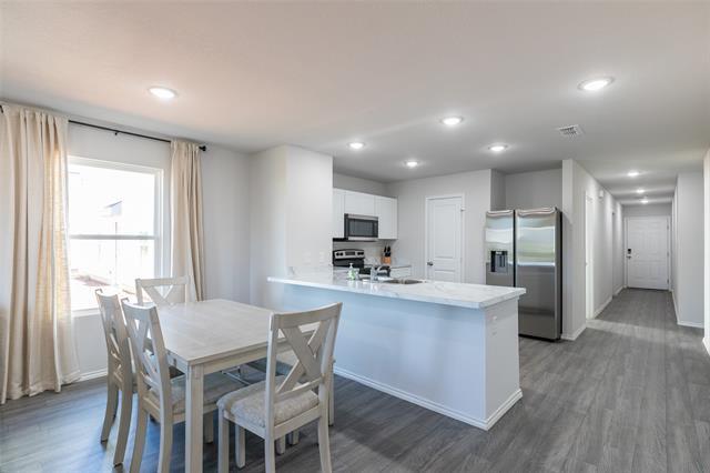 Building Photo - 201 Coyote Creek Ct