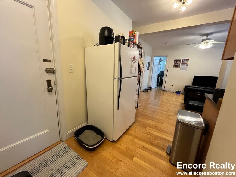 Building Photo - 1555 Beacon St