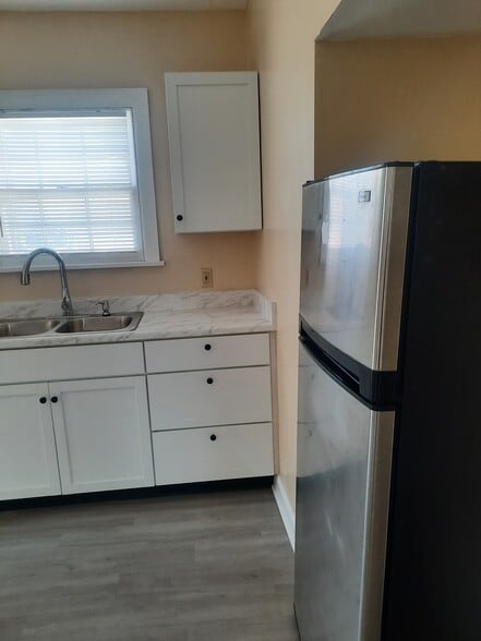 Kitchen - 226 E 5th Ave