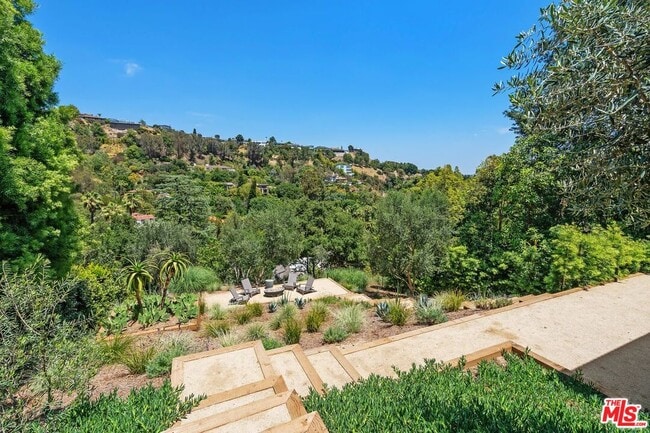 Building Photo - 2528 Carman Crest Dr