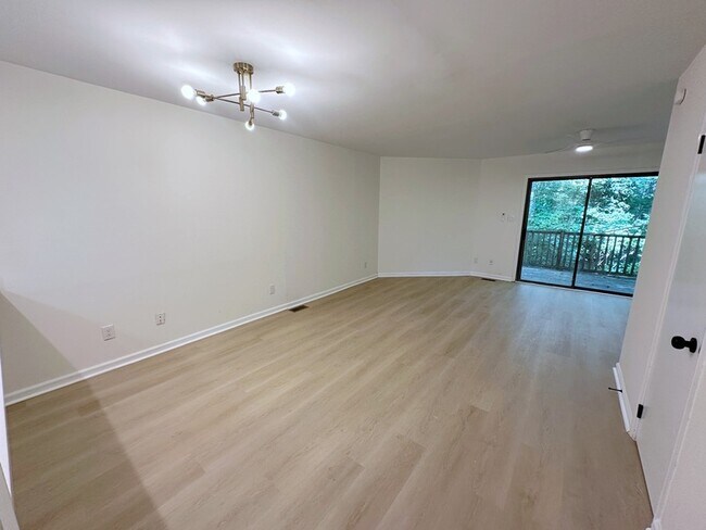 Building Photo - 908 Hearthridge Ct