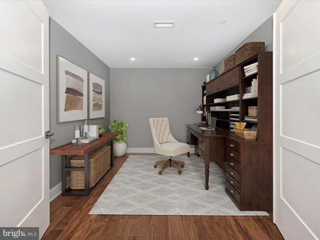 Building Photo - 210 E 2nd St