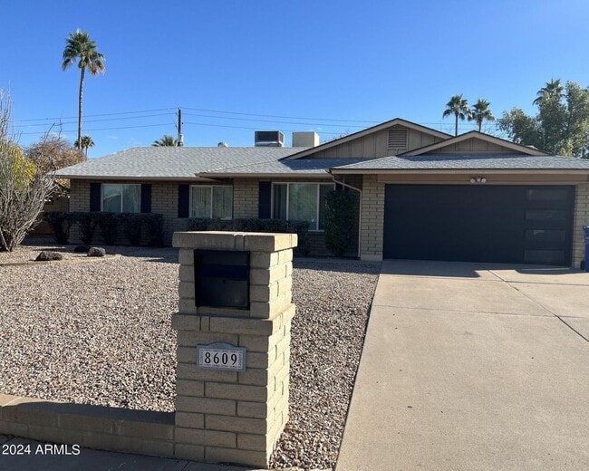 Building Photo - 8609 N 16th Ave