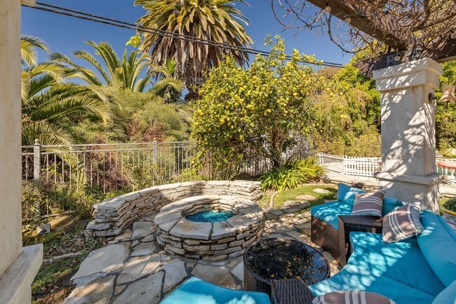 Building Photo - 1809 Palos Verdes Dr W