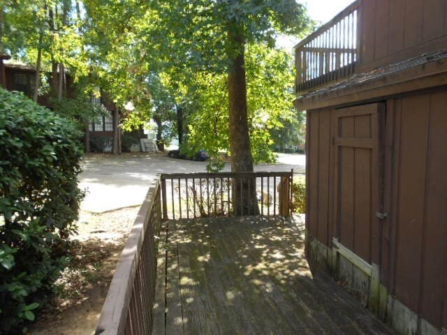 Building Photo - 3 Bedroom, 2.5 Bath off of Mission Road! Available August 2026!