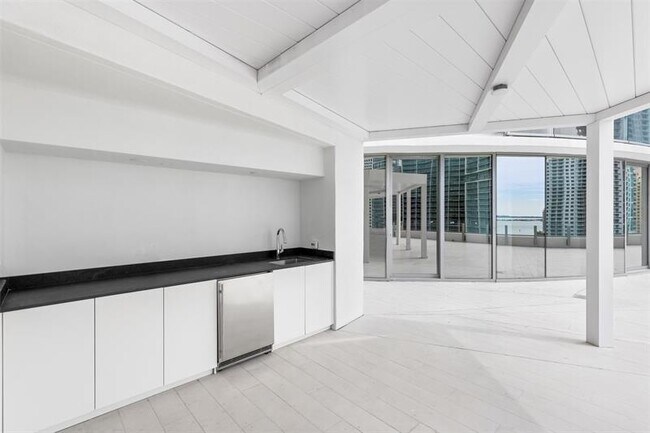 Building Photo - 300 Biscayne Blvd Way