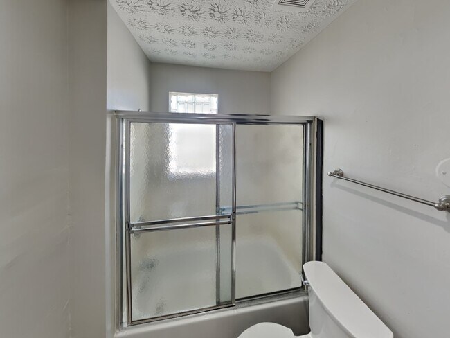 Building Photo - 286-288 E 16th Ave-288