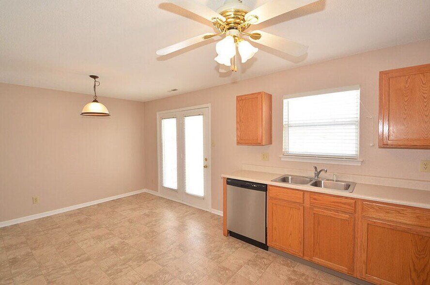 Building Photo - 7756 Mistflower Ln