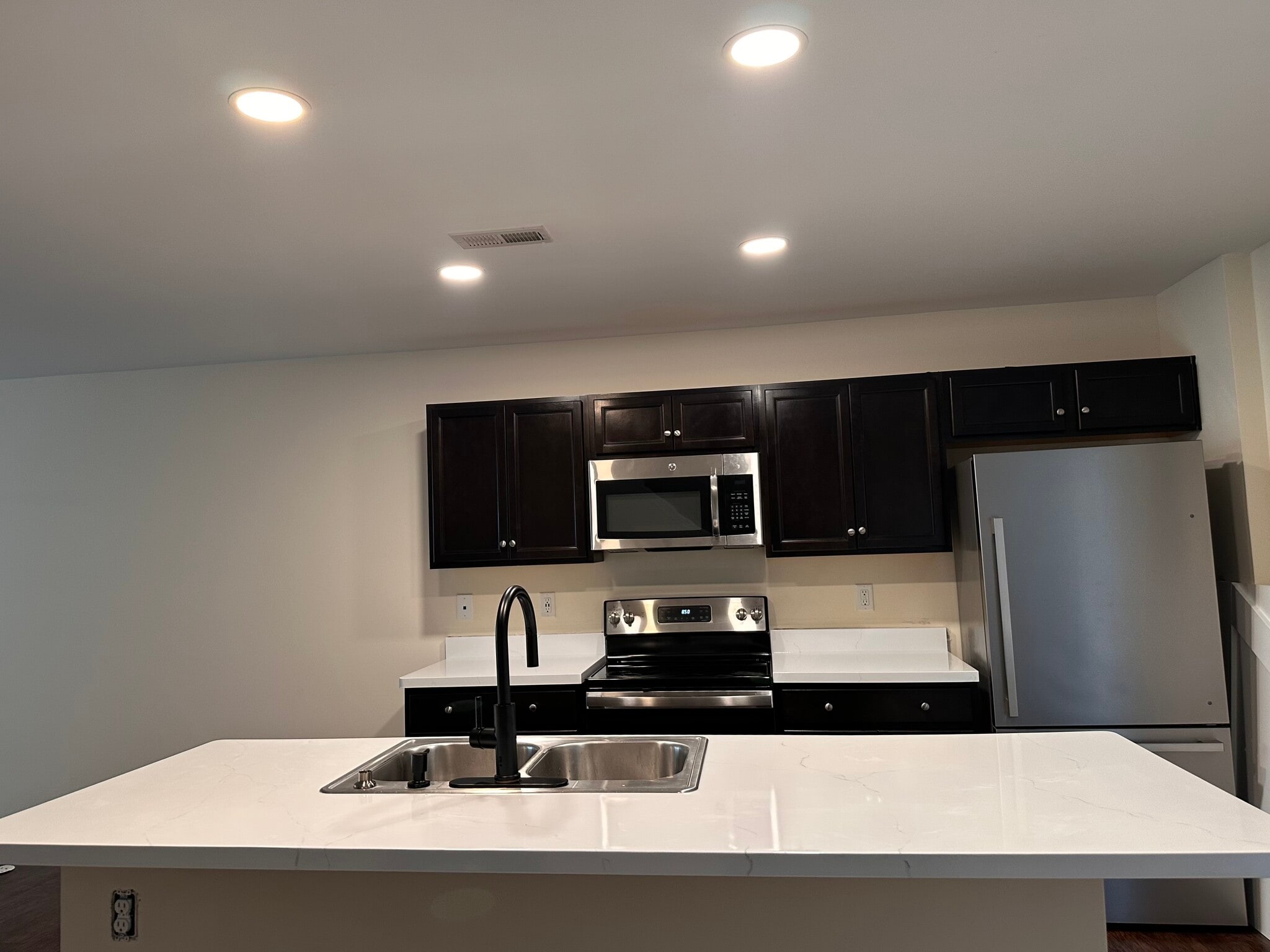 Kitchen - 1505 Stonewall Manor Dr