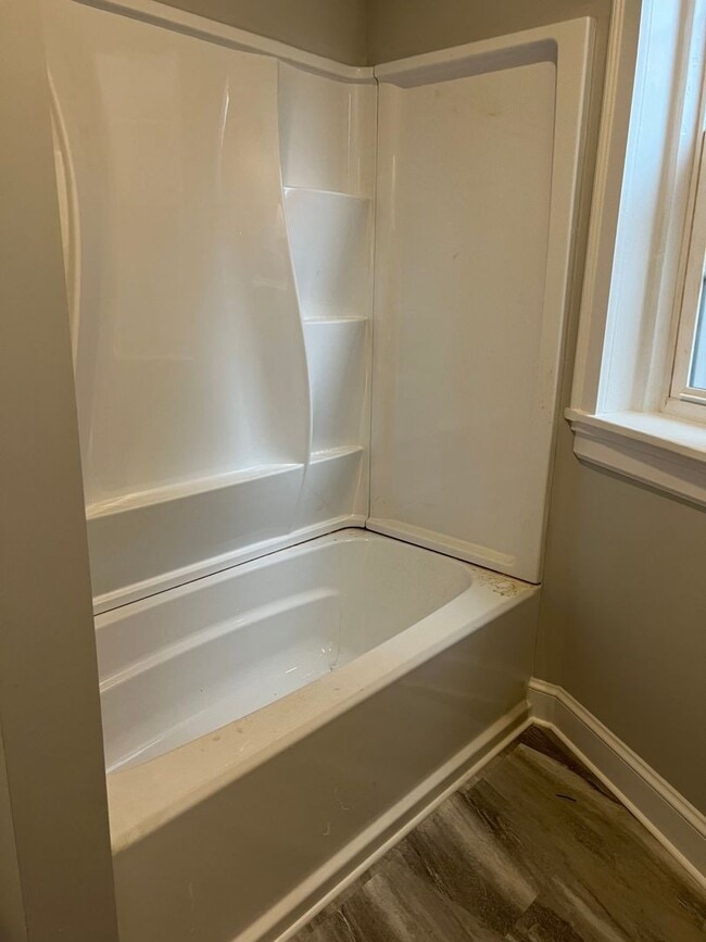 Building Photo - 402 N Sheppard St