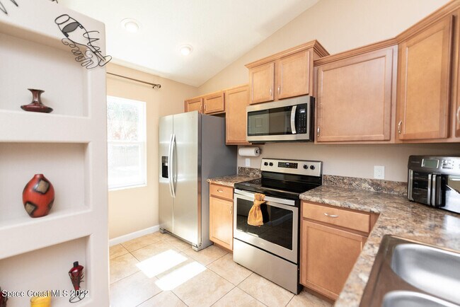 Building Photo - 4965 Mayflower St