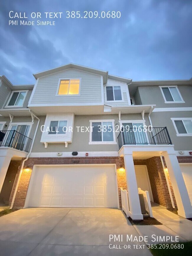 Building Photo - Clear and Bright, Newer Townhome in Rivert...