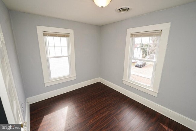 Building Photo - 605 Oak Hill Ave