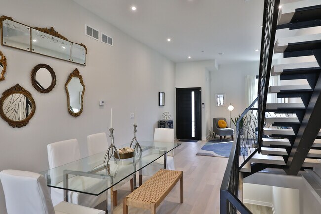 Building Photo - 2541 Turner St