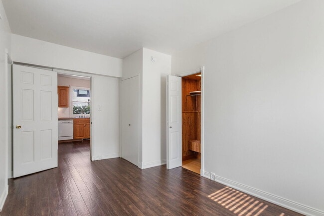 Building Photo - 1190 Lakeview