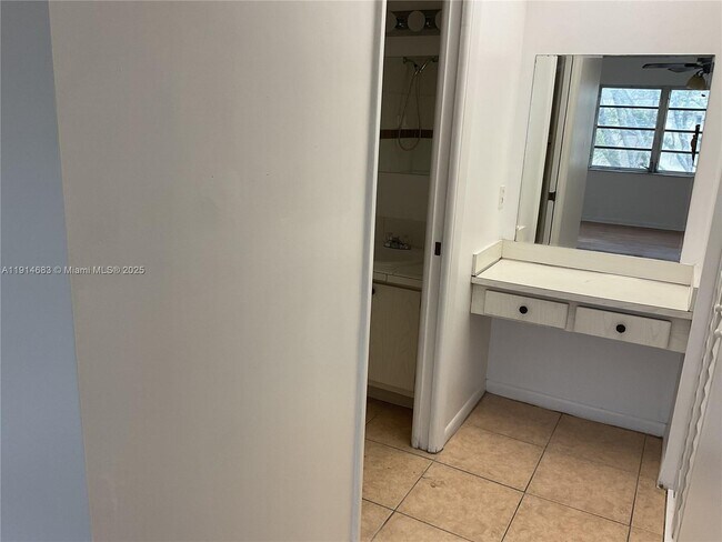 Building Photo - 301 Cambridge Rd