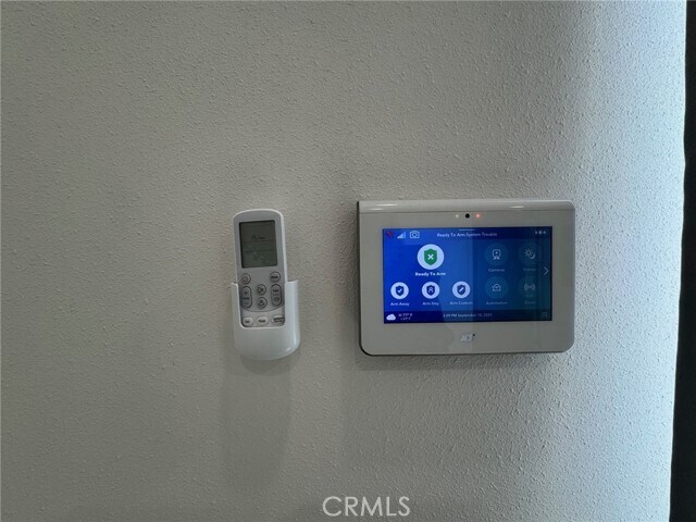 Building Photo - 209 N Serrano Ave