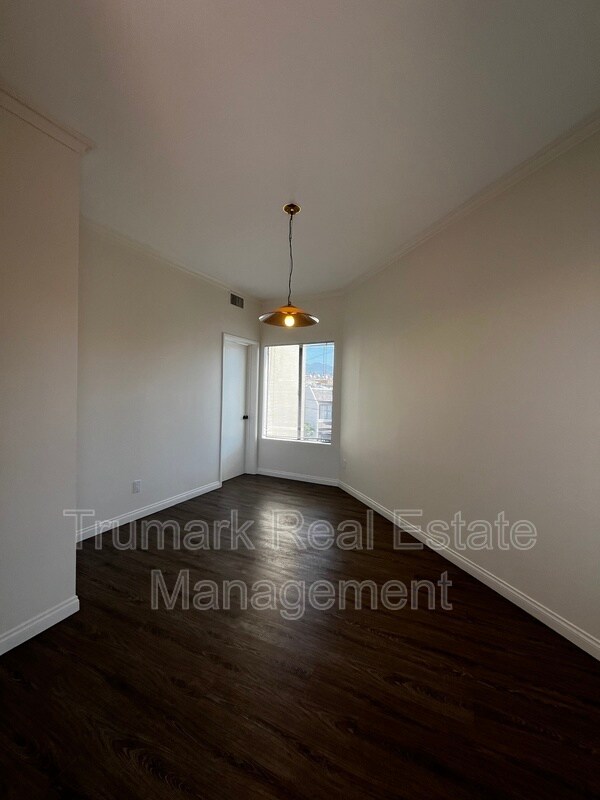 Building Photo - 412 N Kenwood St