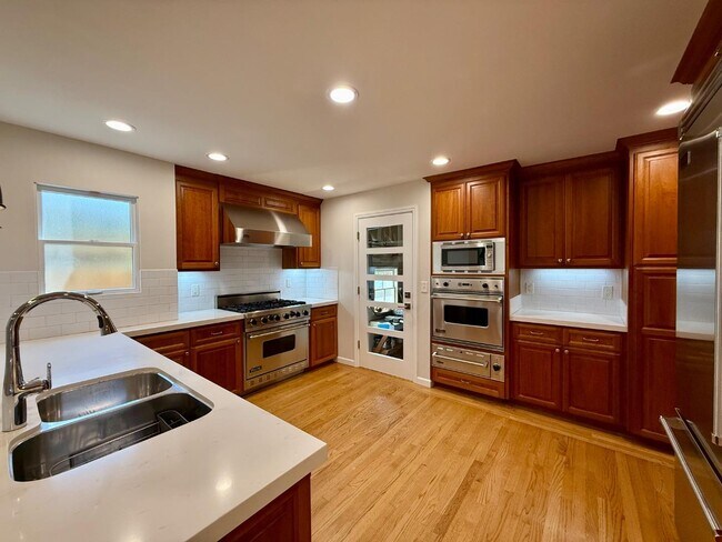 Building Photo - 1082 Lupin Way