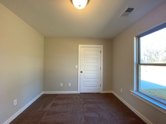 Building Photo - Beautiful home for Rent in Talladega, AL!!...