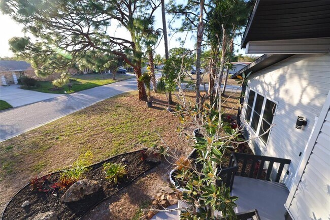 Building Photo - 5667 Creekwood Dr
