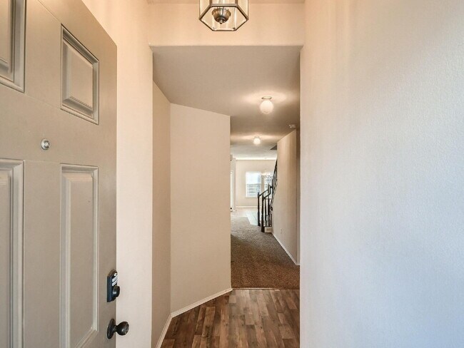 Building Photo - "Charming 3-Bed, 2-Bath Townhouse Retreat in Mesquite – Spacious 1586 Sq Ft on Woodshire Avenue!"...