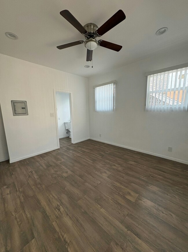 Building Photo - 555 N La Cadena Dr