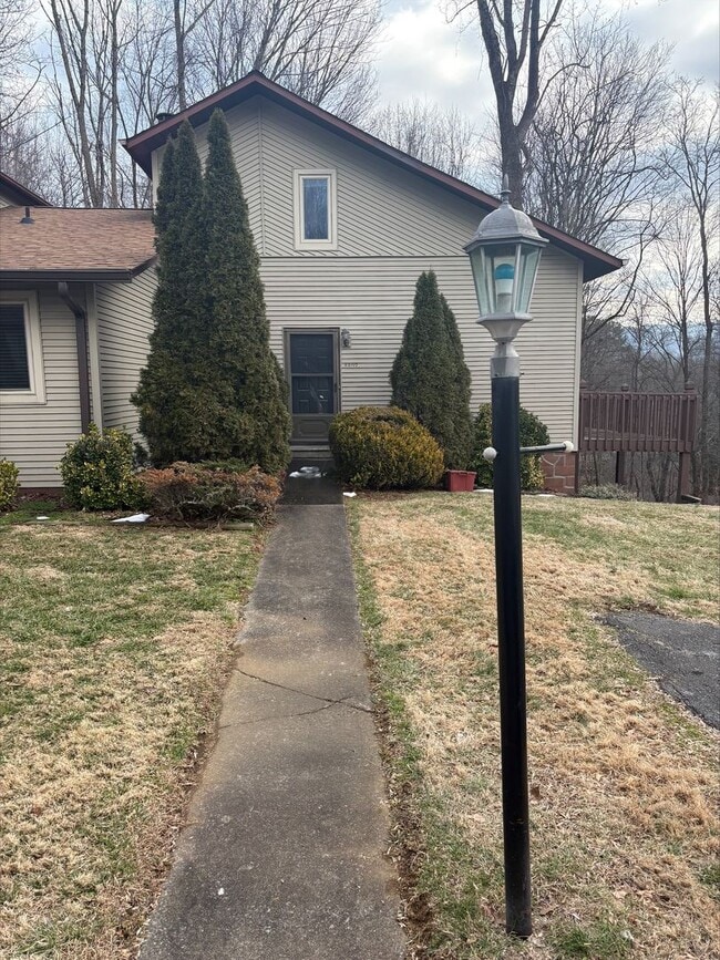 Building Photo - 2bed 2.5bath Condo Great Johnson City Location Close to ETSU