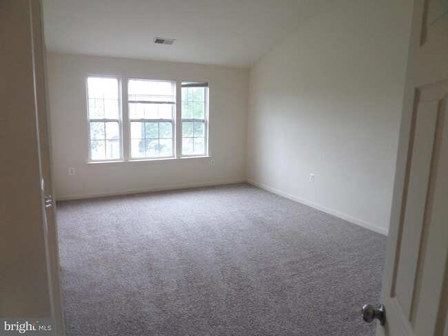 Building Photo - 822 Ferndale Terrace NE