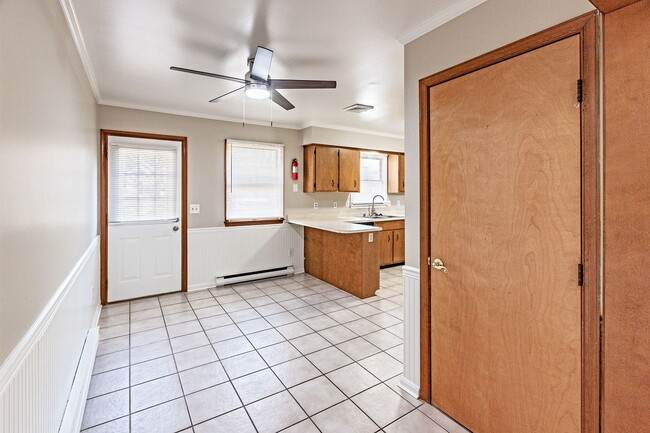 Building Photo - 3 bedroom, 2 bath home in North Wilmington