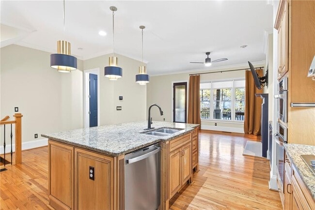 Building Photo - 395 Laurent St NW