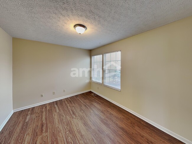 Building Photo - 742 Keltoncrest Dr