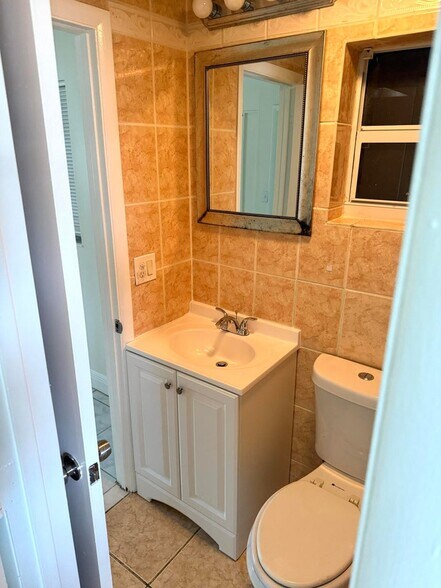 Building Photo - 5698 Gramercy Dr