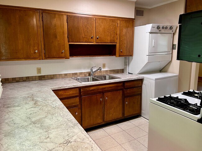 Building Photo - 1507 Franklin - For RENT!