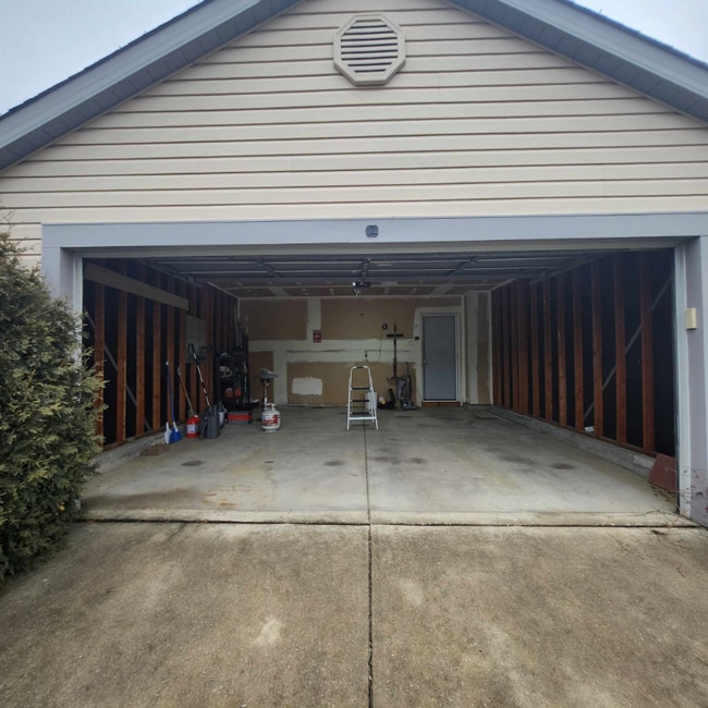 Building Photo - 2370 Walborn Dr