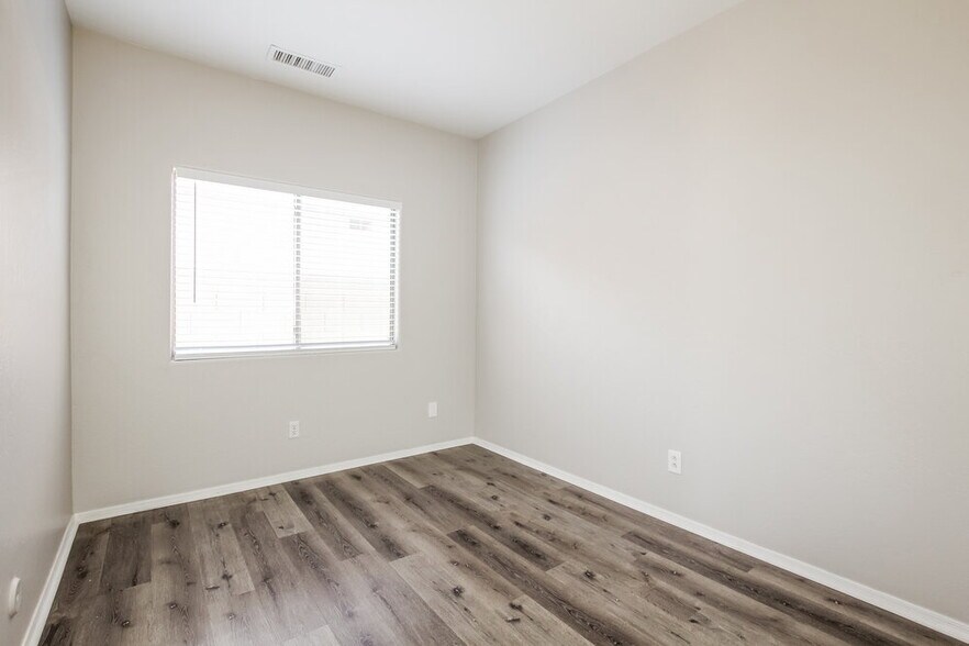 Building Photo - 8413 W Sonora St