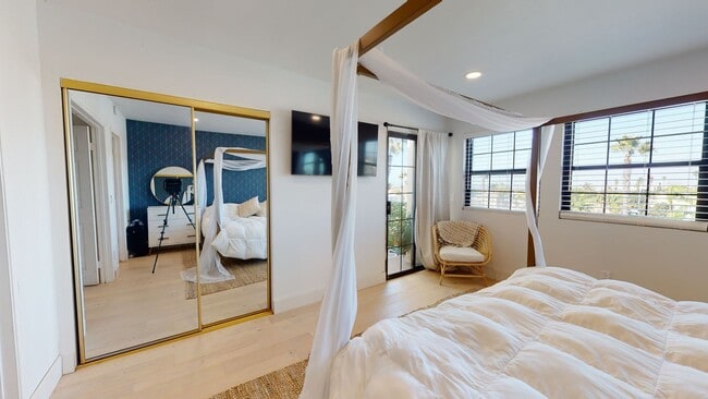 Building Photo - Bright 3 Bed 2 Bath Furnished Condo Available for Long Term Lease
