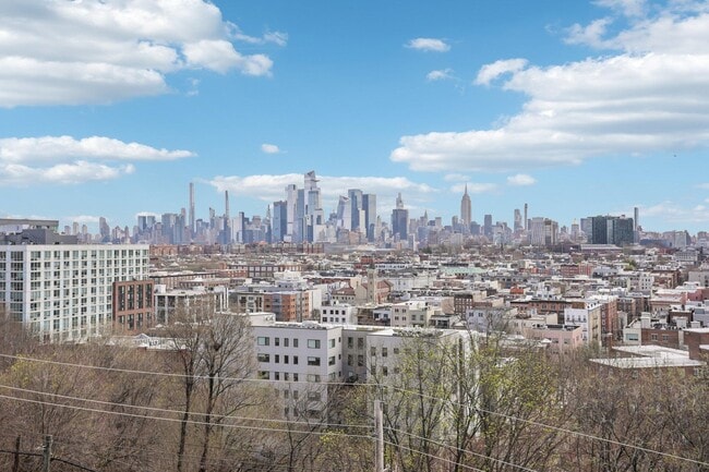 Building Photo - 342 Ogden Ave.