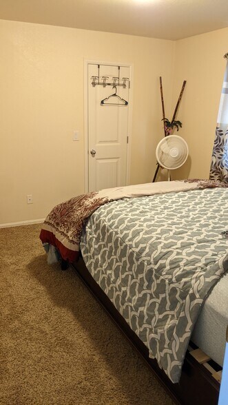 Guest Bedroom #2 - 5063 Buchanan Dr