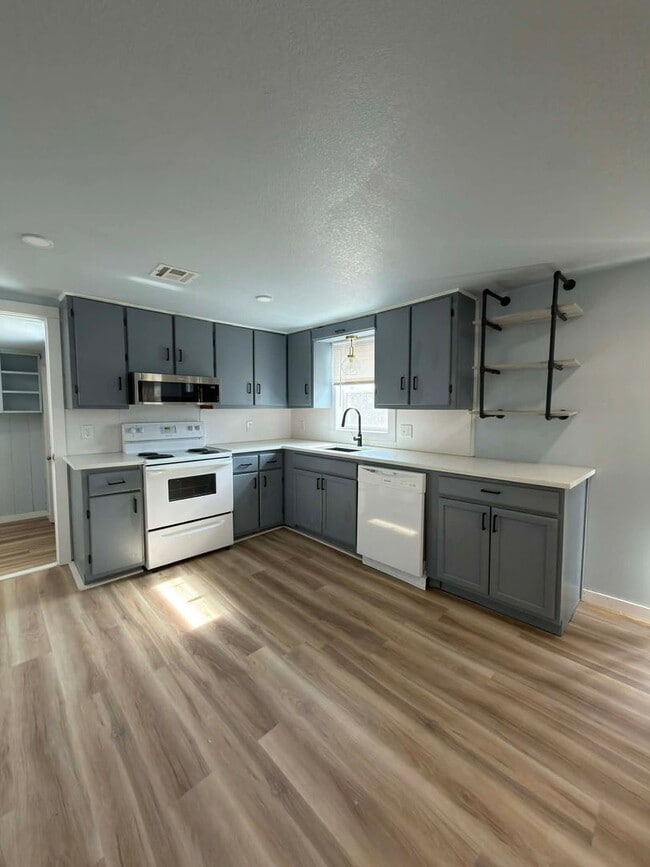 Building Photo - 814 High St