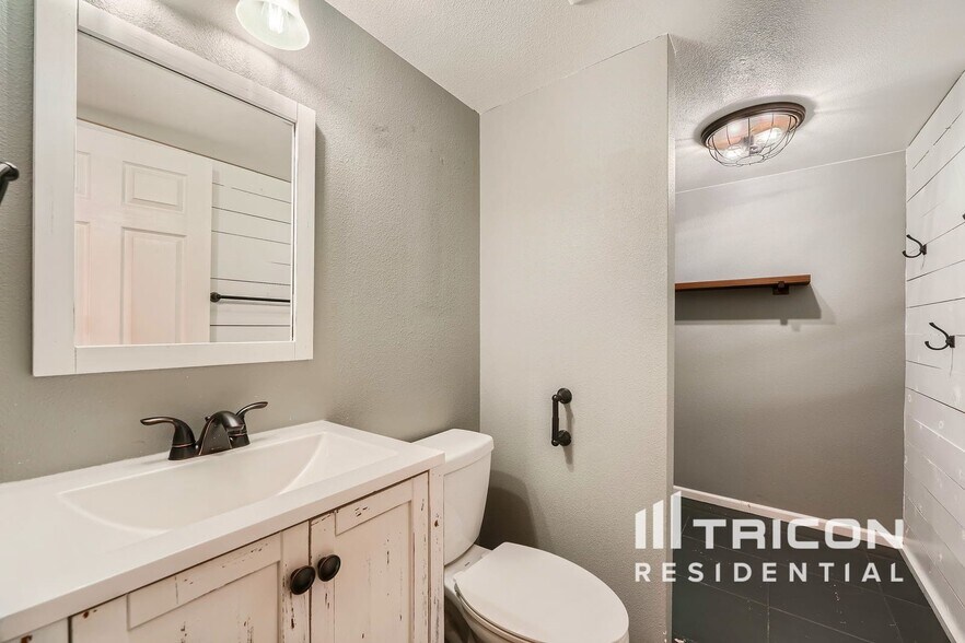 Building Photo - 20204 E Progress Pl