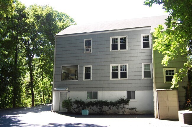 Building Photo - 172 East Ave